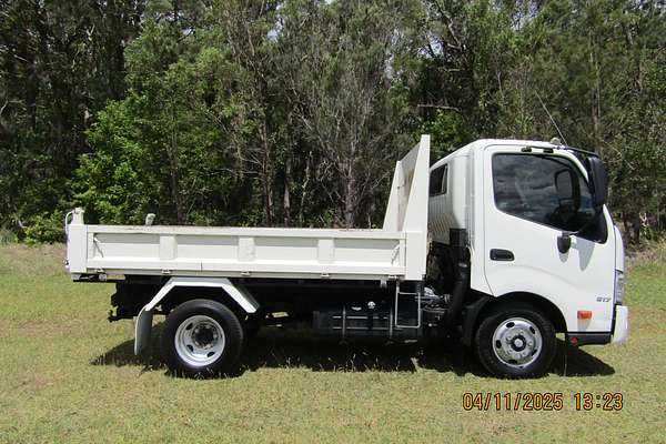 2013 Hino 300 Series 617 MWB XZU710R 4x2