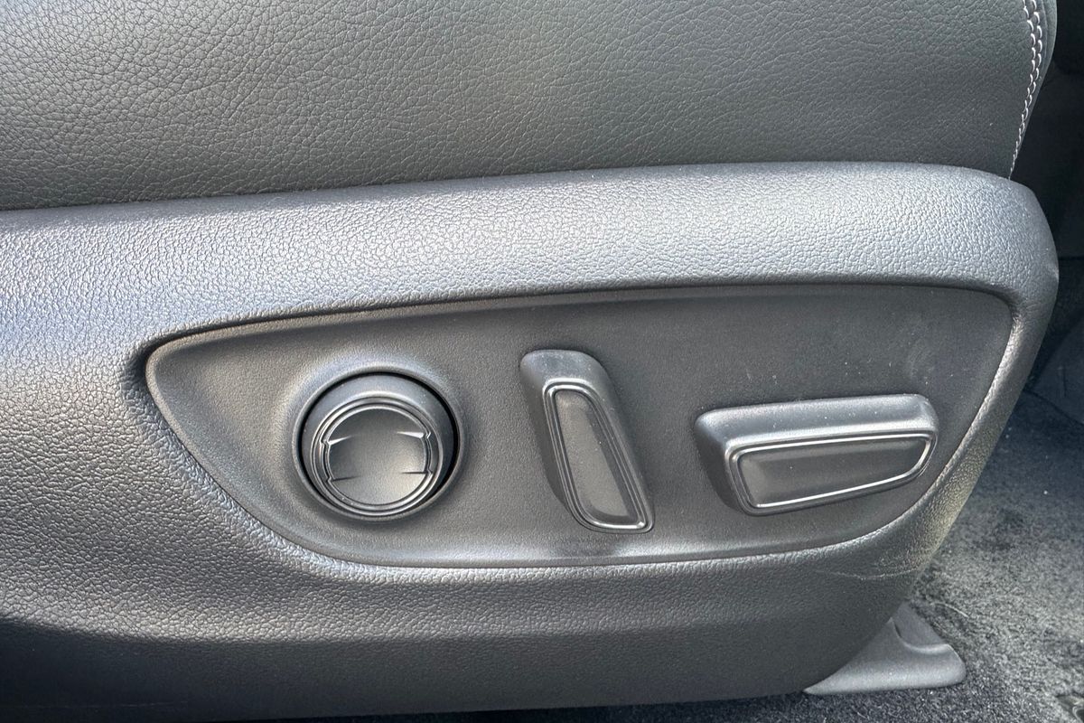 2025 Toyota RAV4 Cruiser AXAH54R