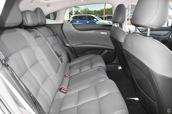 2025 MG IM5 Performance P12L