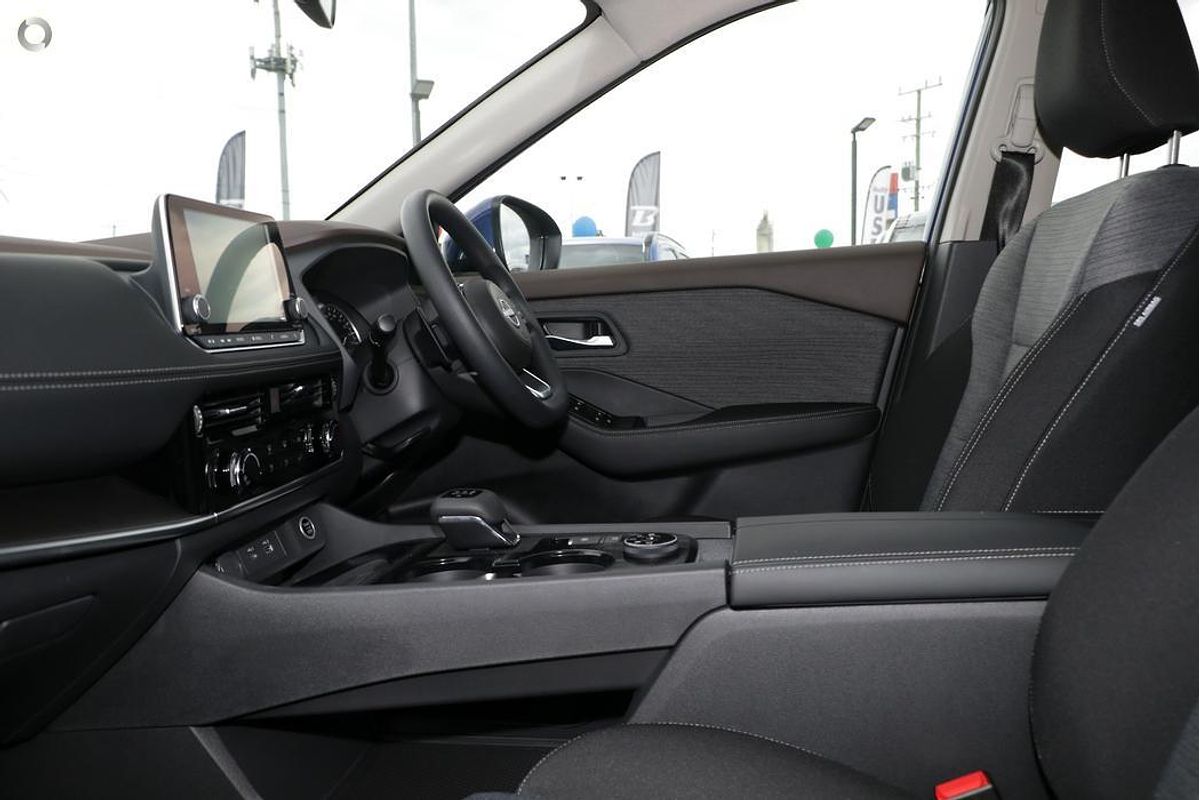 2025 Nissan X-TRAIL ST T33