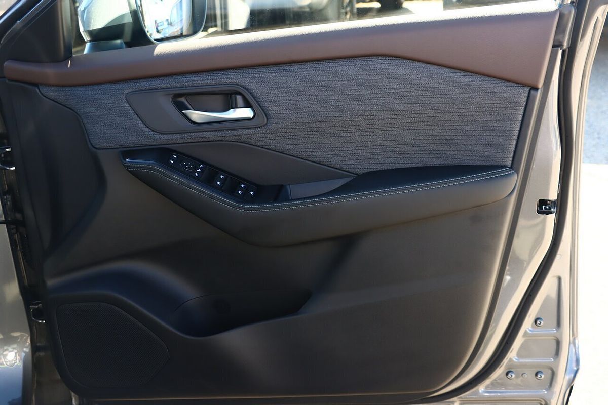 2025 Nissan X-TRAIL ST T33