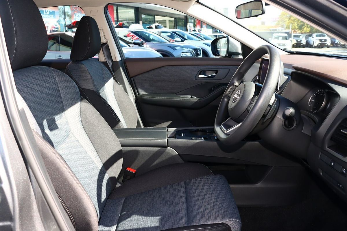 2025 Nissan X-TRAIL ST T33