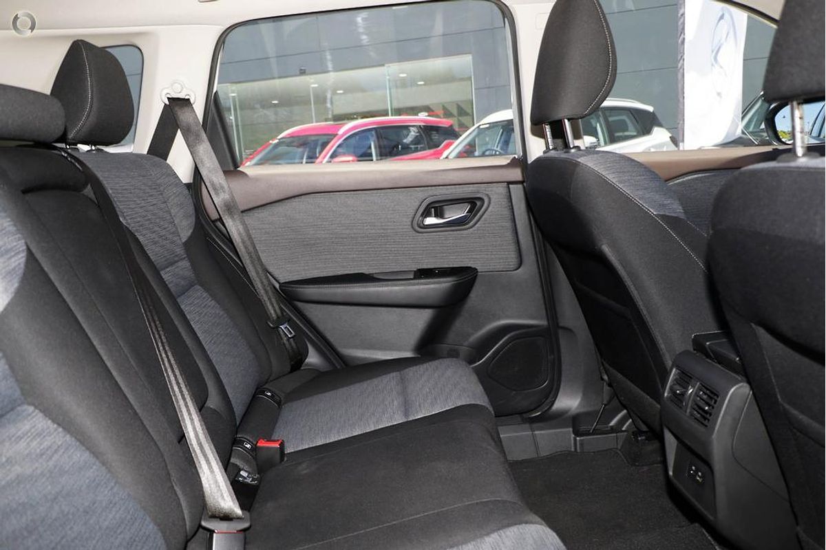 2025 Nissan X-TRAIL ST T33