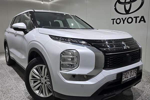 2023 Mitsubishi Outlander ES ZM