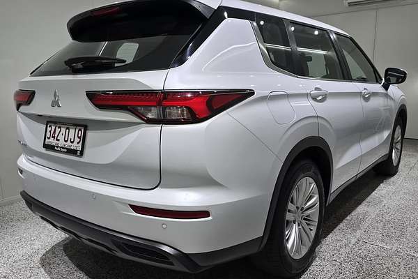 2023 Mitsubishi Outlander ES ZM