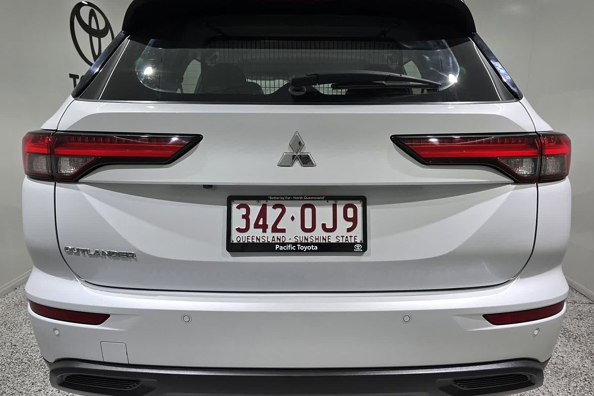 2023 Mitsubishi Outlander ES ZM