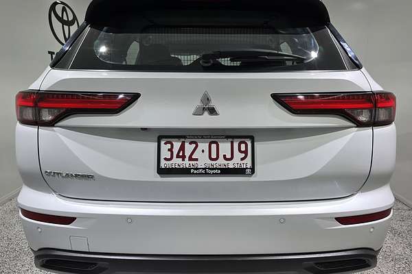 2023 Mitsubishi Outlander ES ZM