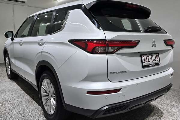 2023 Mitsubishi Outlander ES ZM