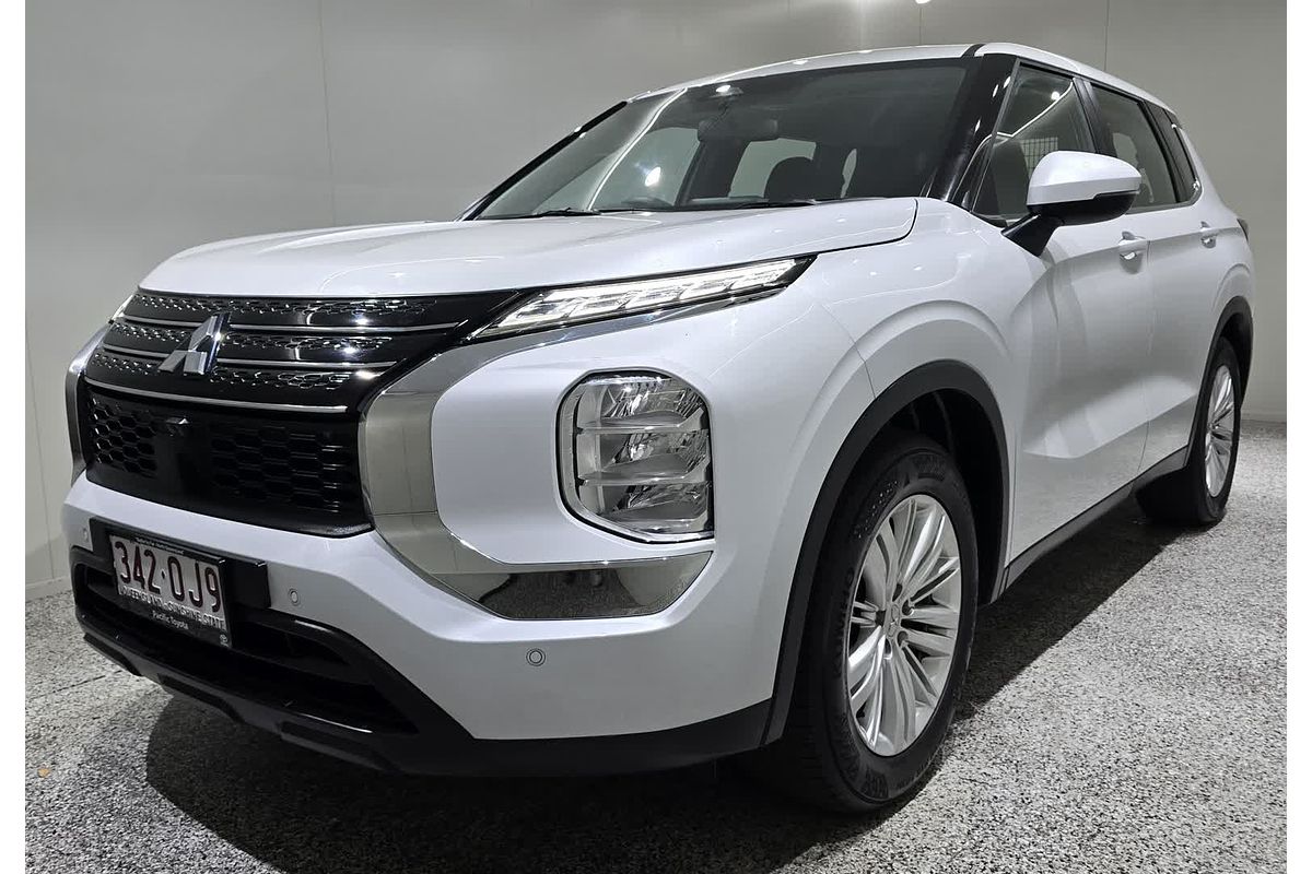 2023 Mitsubishi Outlander ES ZM