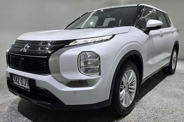 2023 Mitsubishi Outlander ES ZM