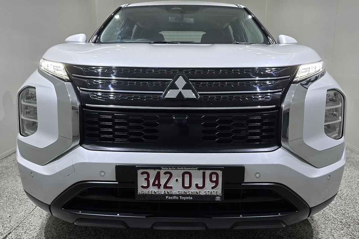 2023 Mitsubishi Outlander ES ZM