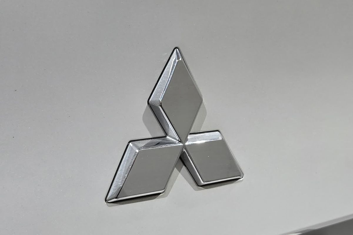 2023 Mitsubishi Outlander ES ZM