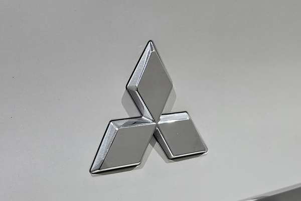 2023 Mitsubishi Outlander ES ZM