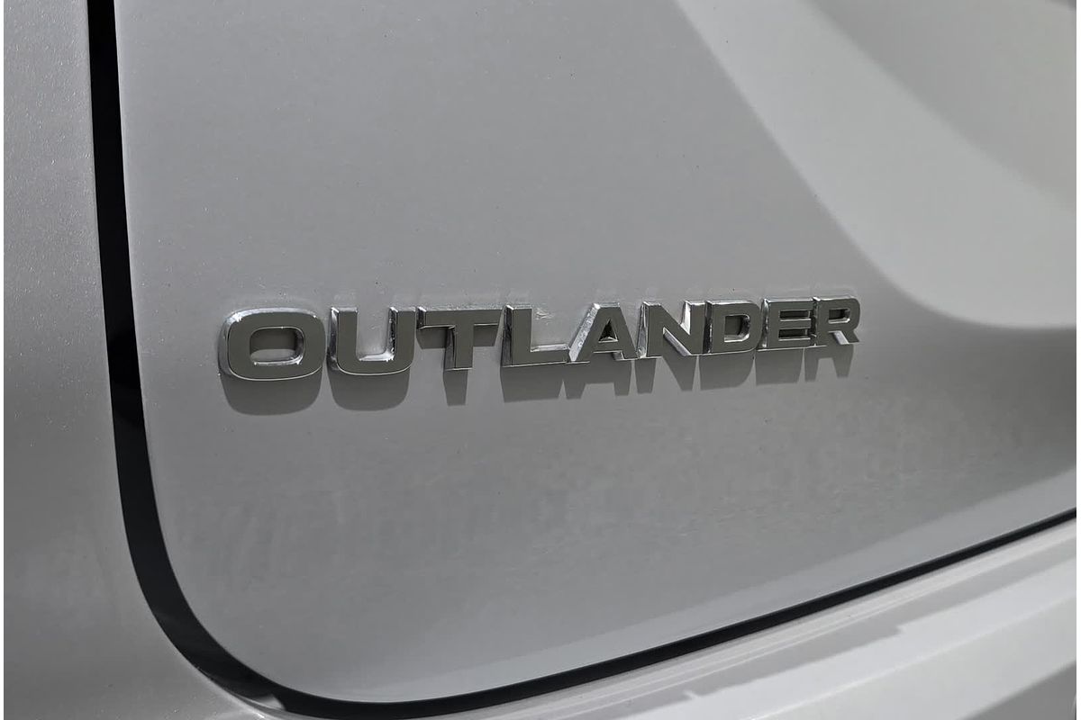 2023 Mitsubishi Outlander ES ZM