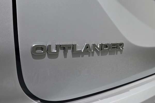 2023 Mitsubishi Outlander ES ZM