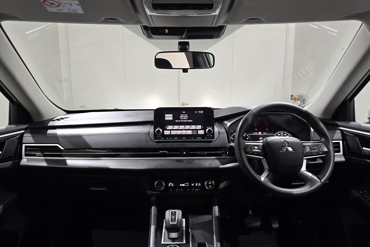 2023 Mitsubishi Outlander ES ZM