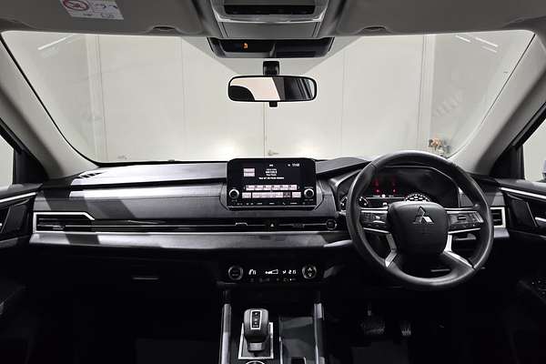 2023 Mitsubishi Outlander ES ZM