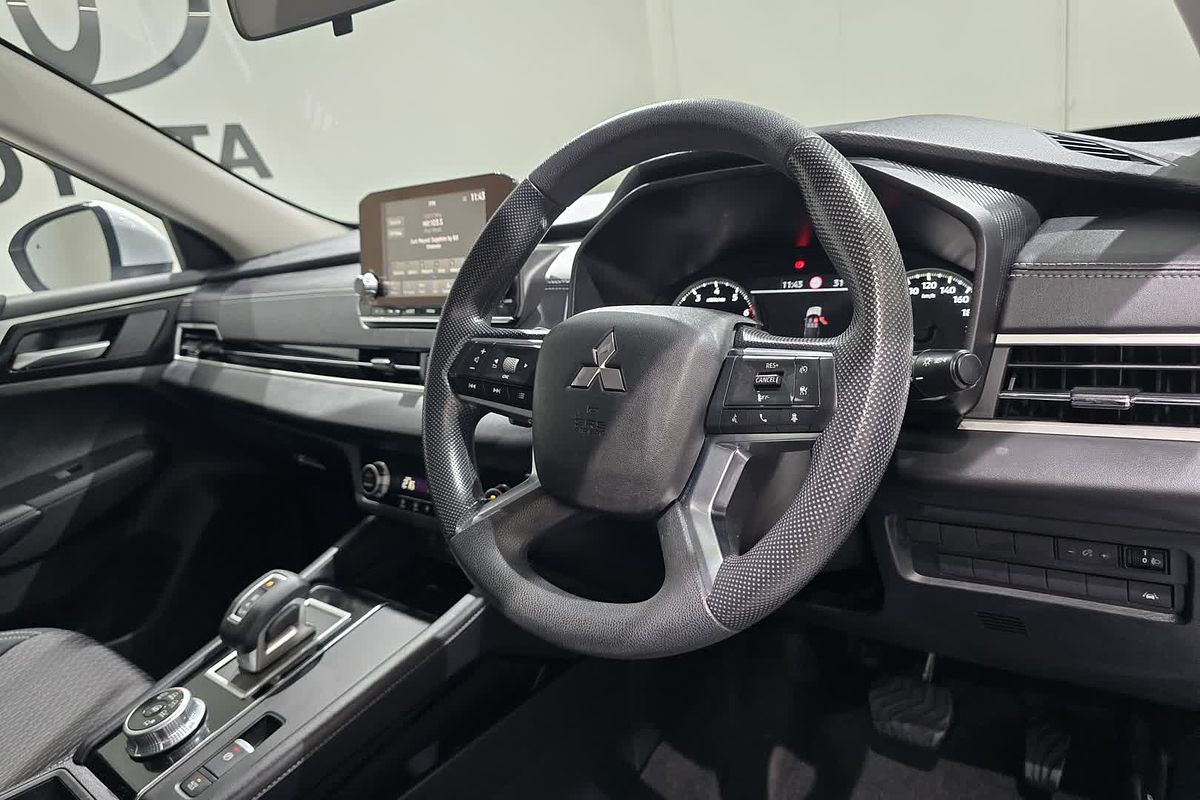 2023 Mitsubishi Outlander ES ZM