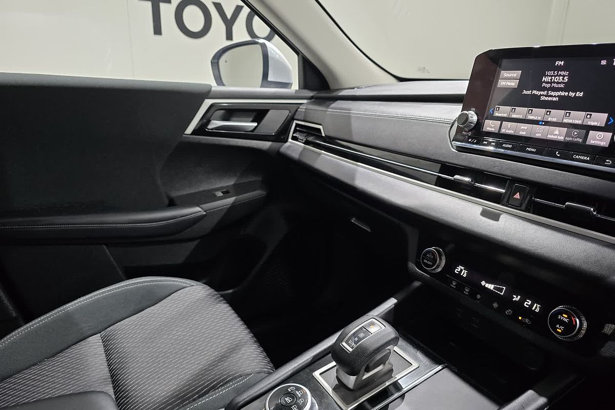 2023 Mitsubishi Outlander ES ZM