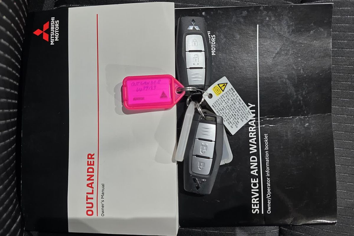 2023 Mitsubishi Outlander ES ZM