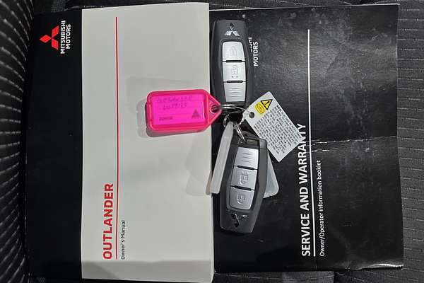 2023 Mitsubishi Outlander ES ZM