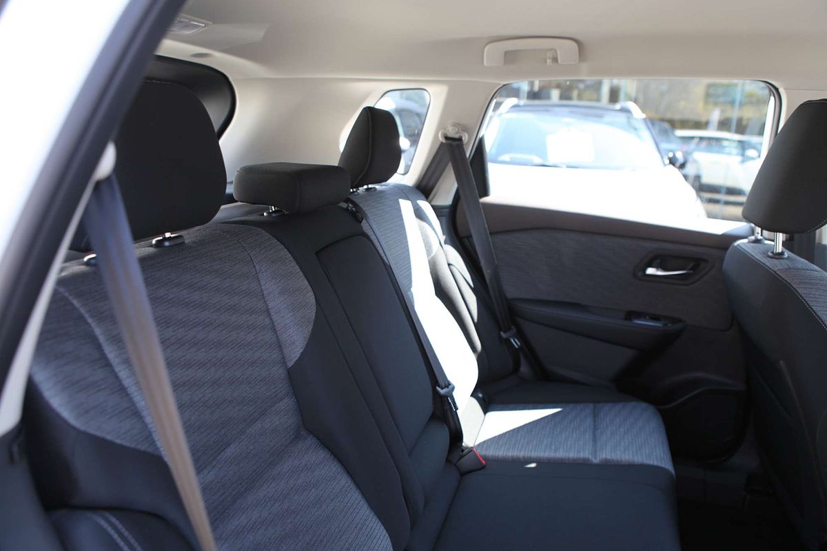 2025 Nissan X-TRAIL ST T33