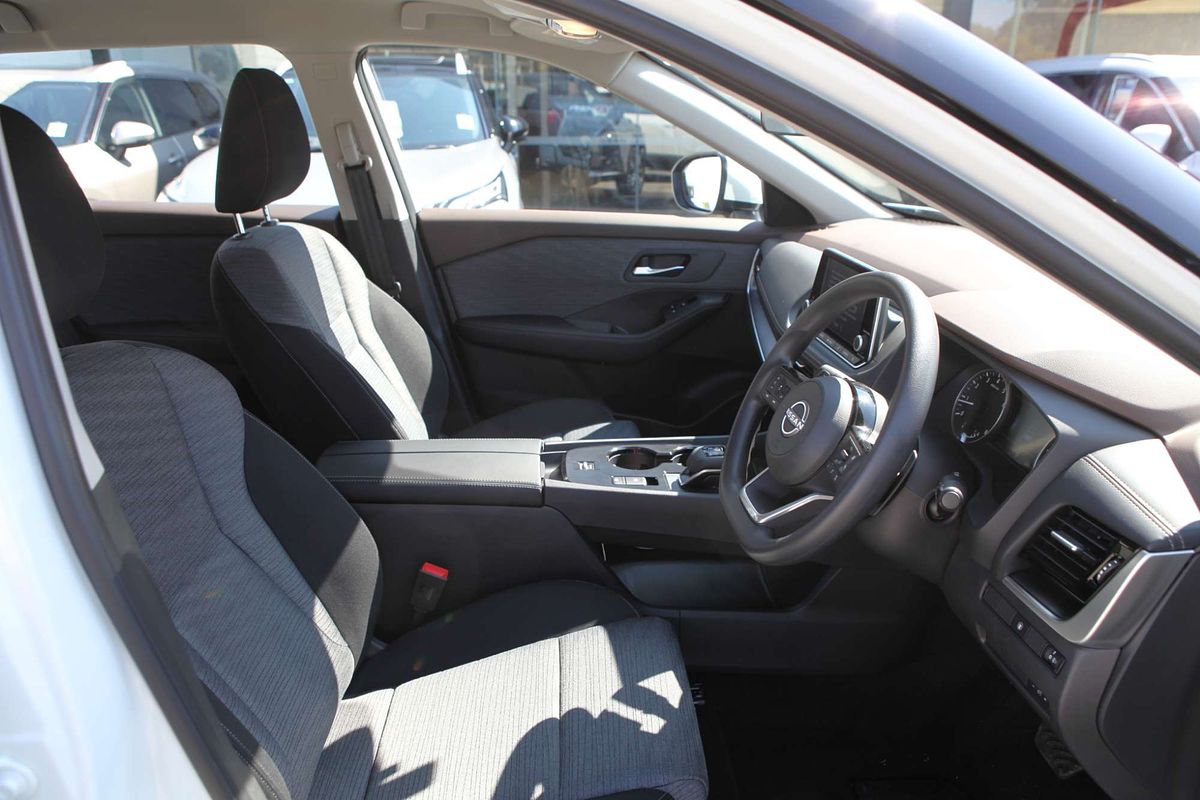 2025 Nissan X-TRAIL ST T33