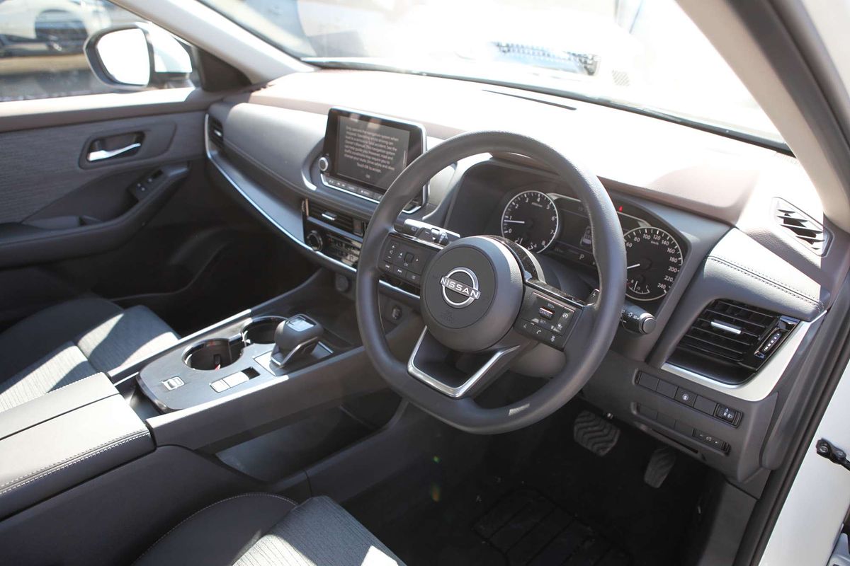 2025 Nissan X-TRAIL ST T33