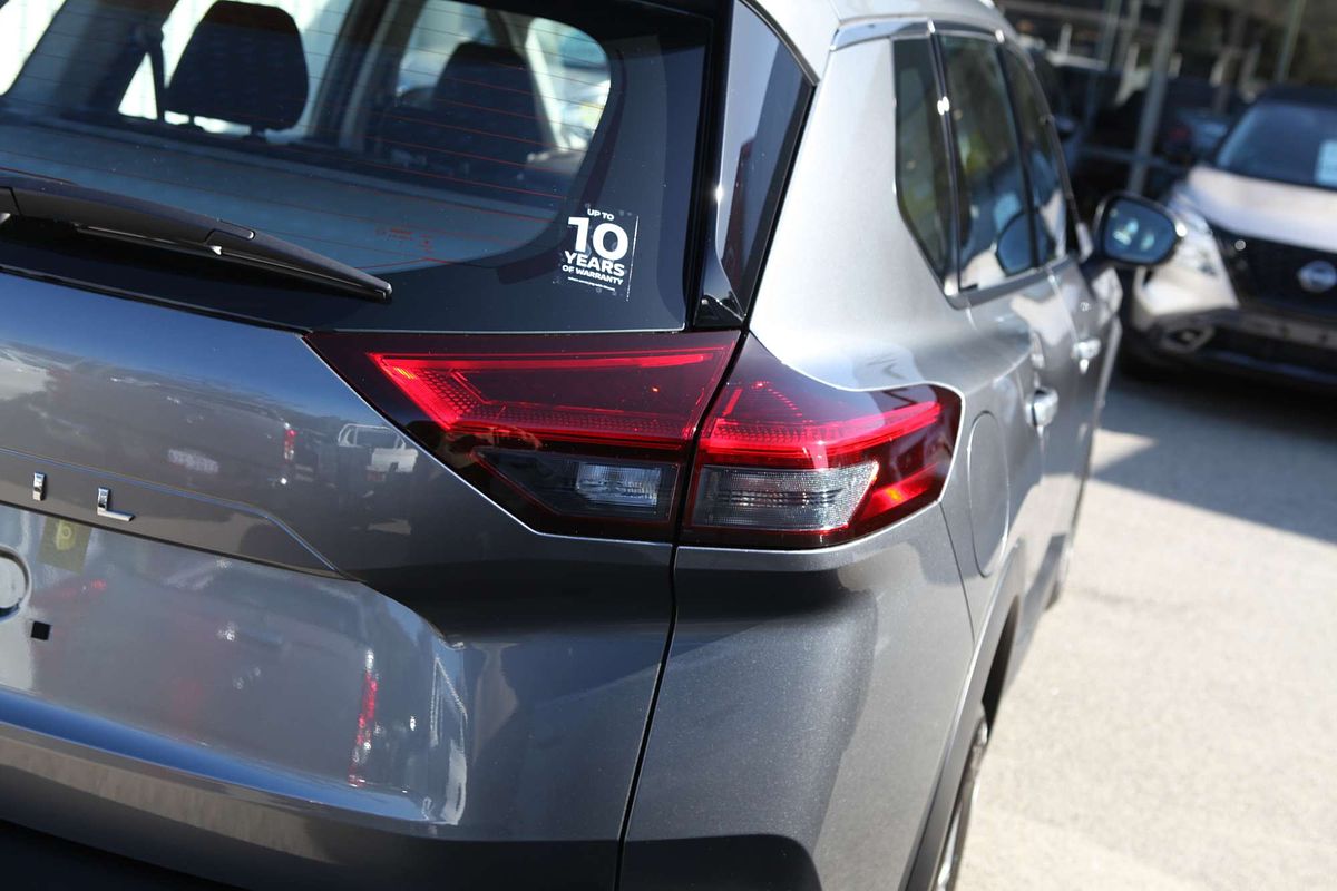 2025 Nissan X-TRAIL ST T33