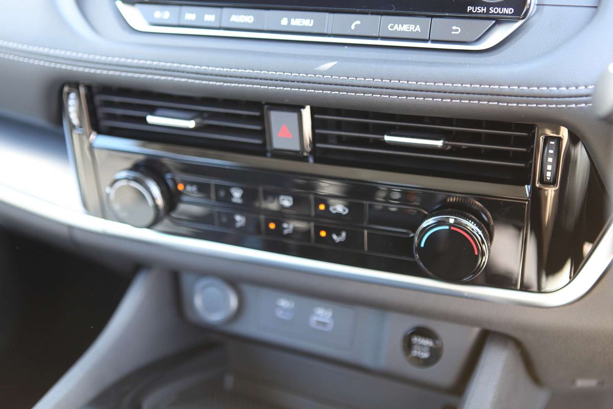 2025 Nissan X-TRAIL ST T33