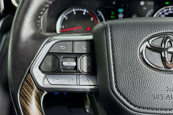 2024 Toyota Landcruiser Sahara FJA300R