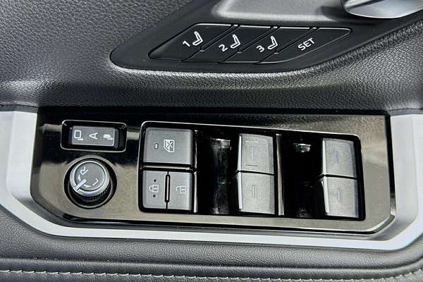 2024 Toyota Landcruiser Sahara FJA300R