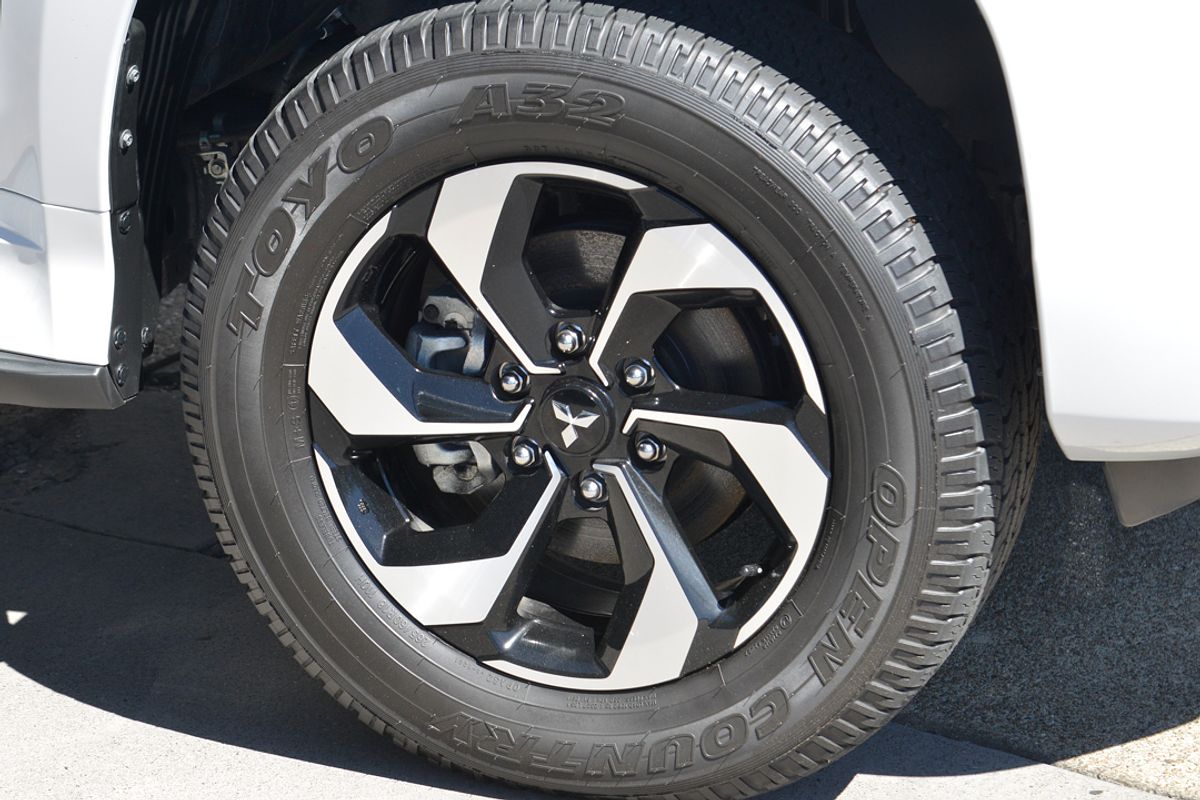 2024 Mitsubishi Pajero Sport GLS QG