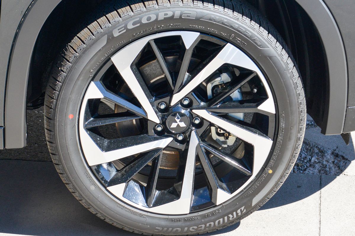 2024 Mitsubishi Outlander PHEV Exceed Tourer ZM