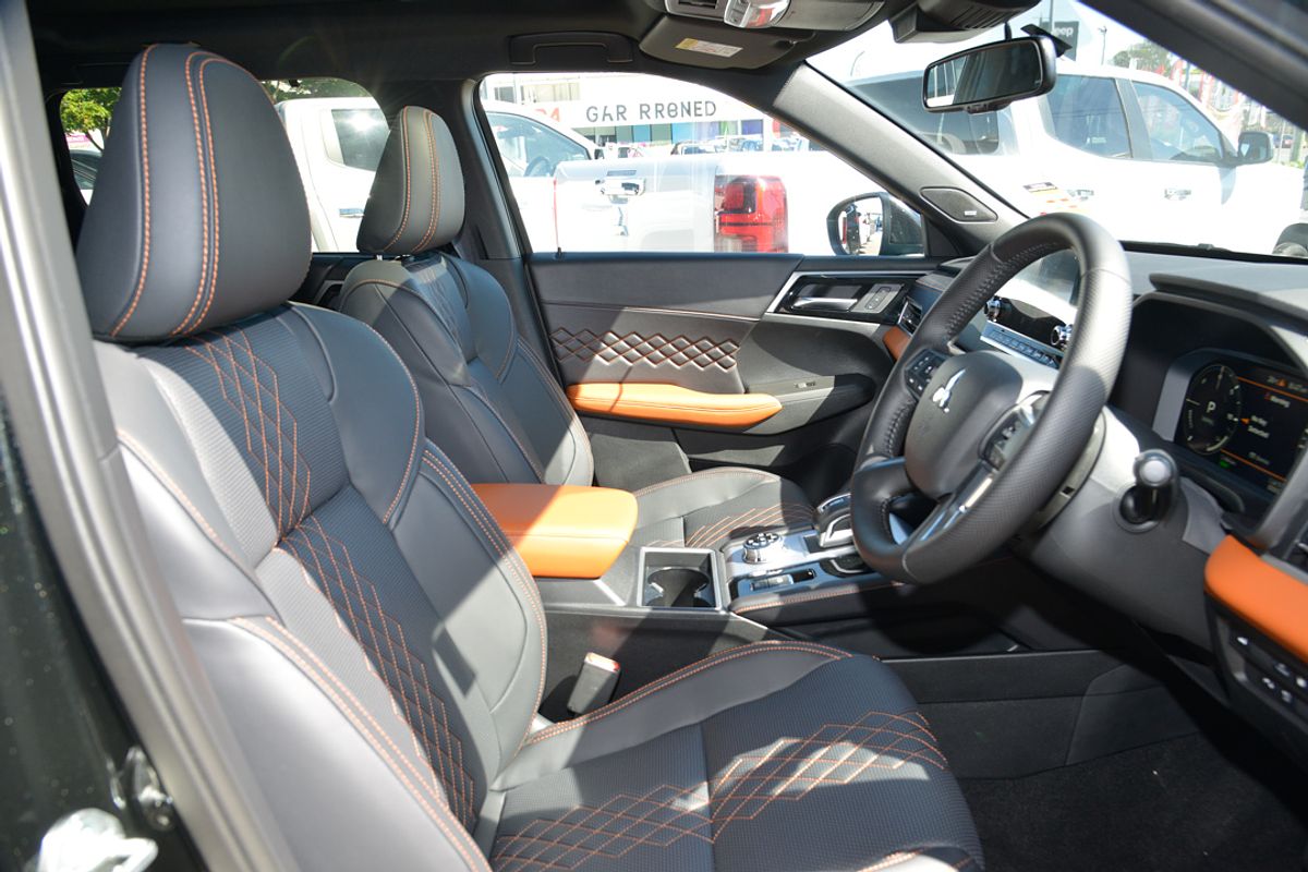 2024 Mitsubishi Outlander PHEV Exceed Tourer ZM