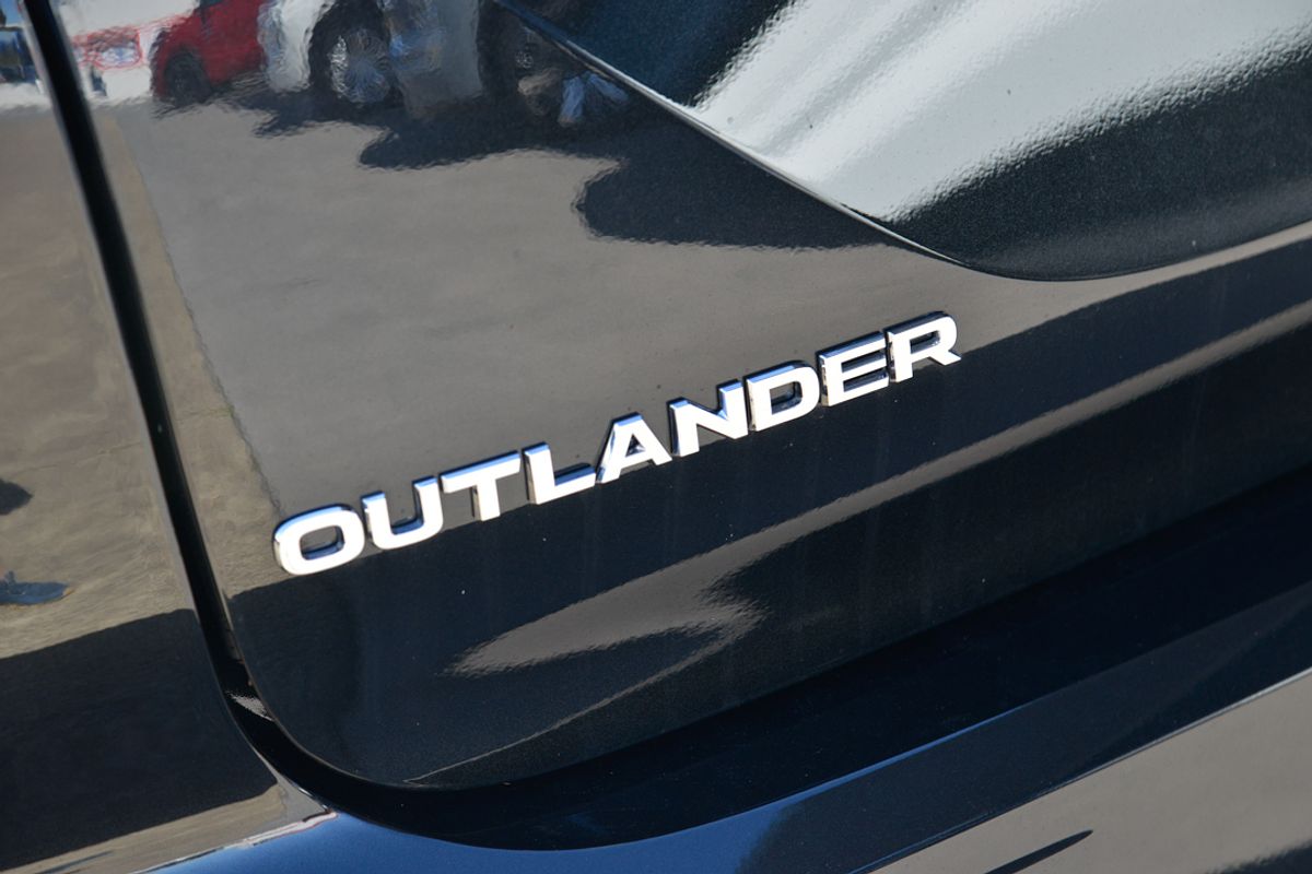 2024 Mitsubishi Outlander PHEV Exceed Tourer ZM