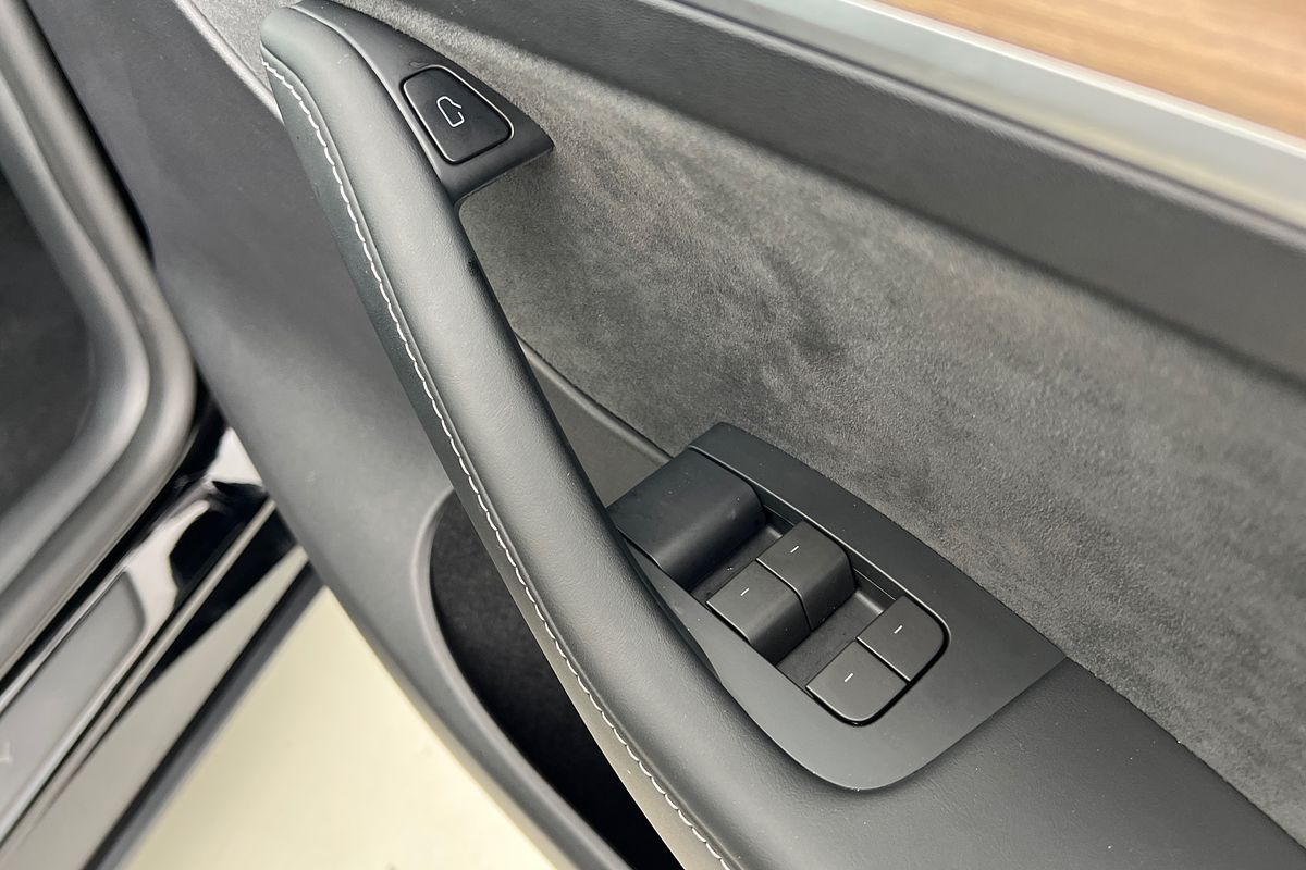 2023 Tesla Model Y Rear-Wheel Drive