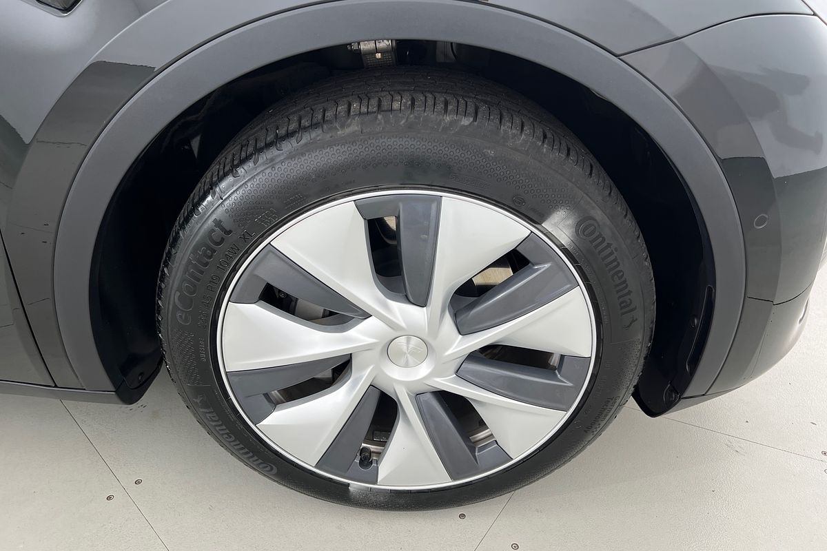 2023 Tesla Model Y Rear-Wheel Drive