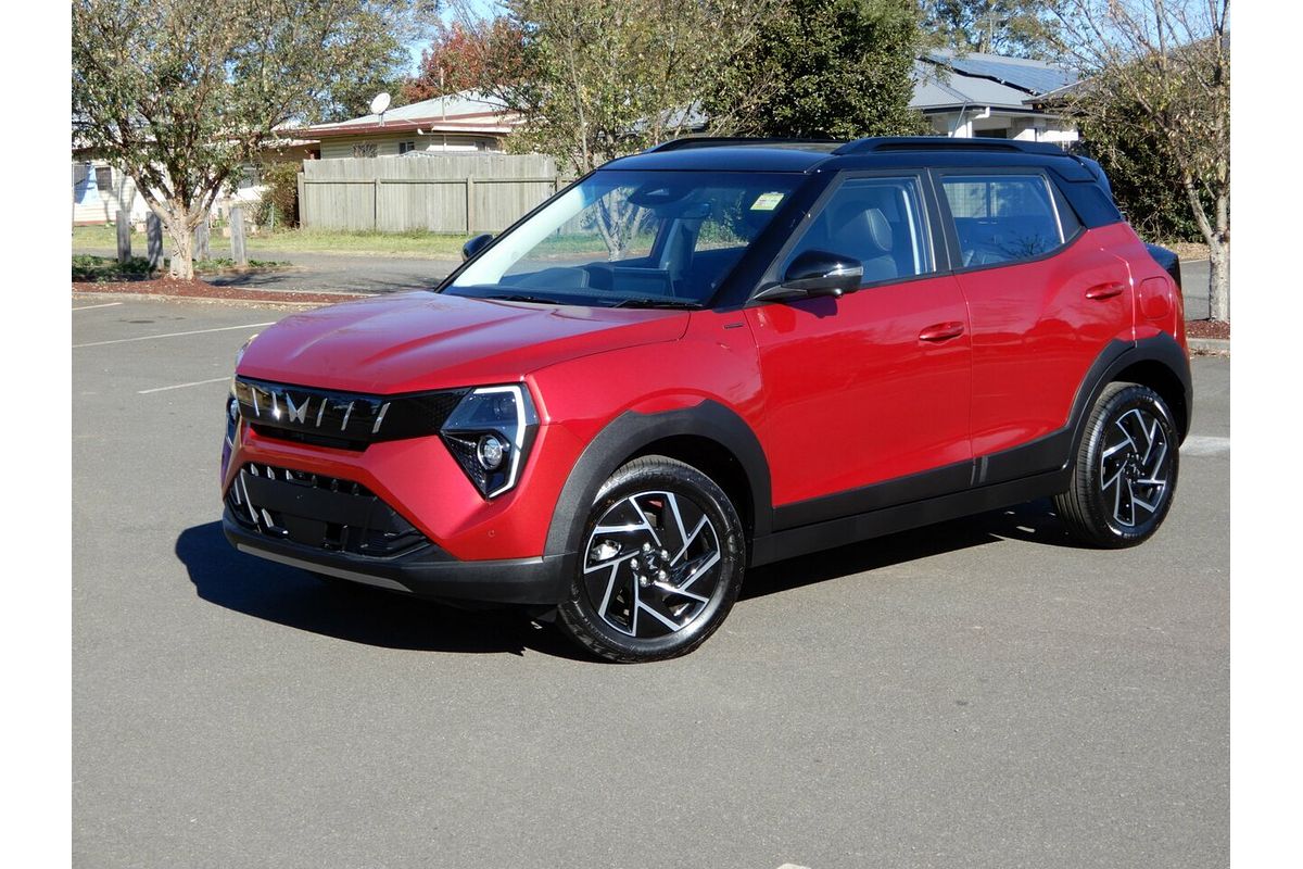 2025 Mahindra XUV 3XO AX7L