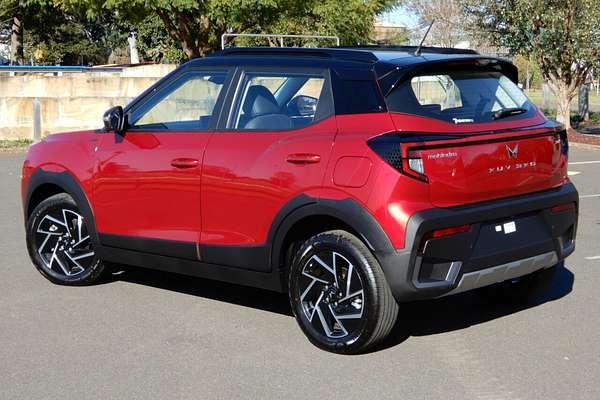 2025 Mahindra XUV 3XO AX7L