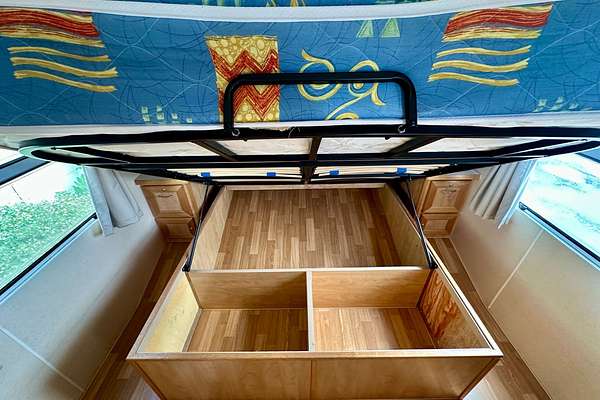 2012 Goldstream Australis Series