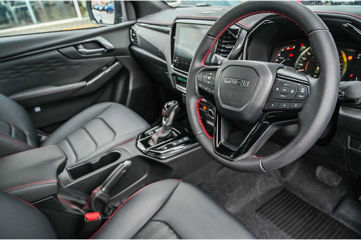 2025 Isuzu D-MAX X-TERRAIN 4X4