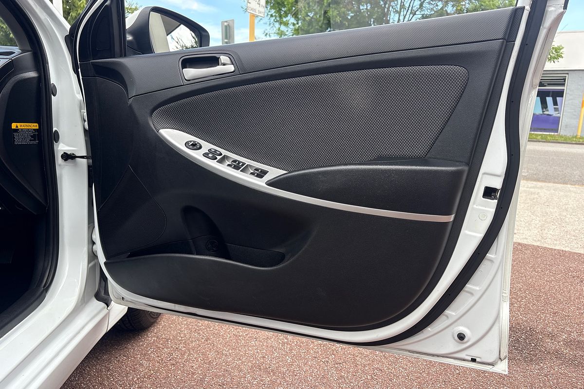 2014 Hyundai Accent Active RB2