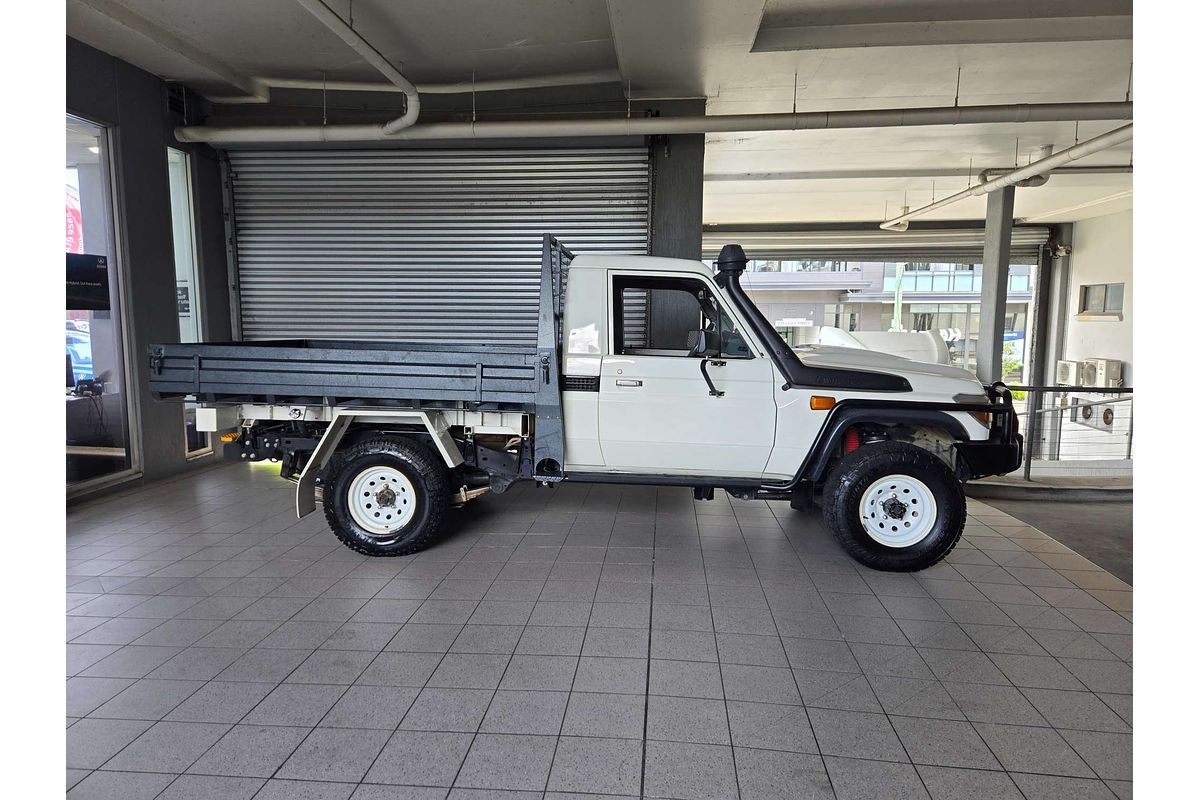 LANDCRUISER VDJ79R MY18 WORKMATE (4x4) 4.5L DTV8 DIESEL TURBO F/INJ 5 SP MANUAL C/CHAS