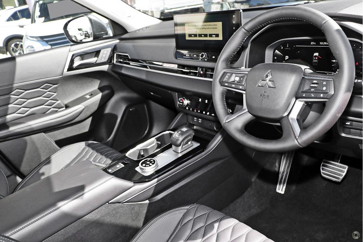 2025 Mitsubishi Outlander Exceed ZM