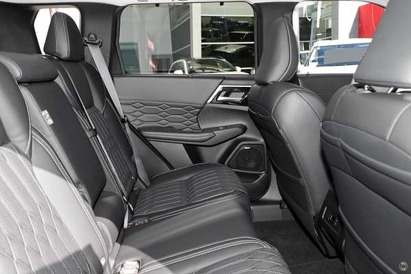 2025 Mitsubishi Outlander Exceed ZM