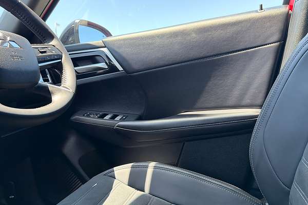 2024 Mitsubishi Outlander Black Edition ZM