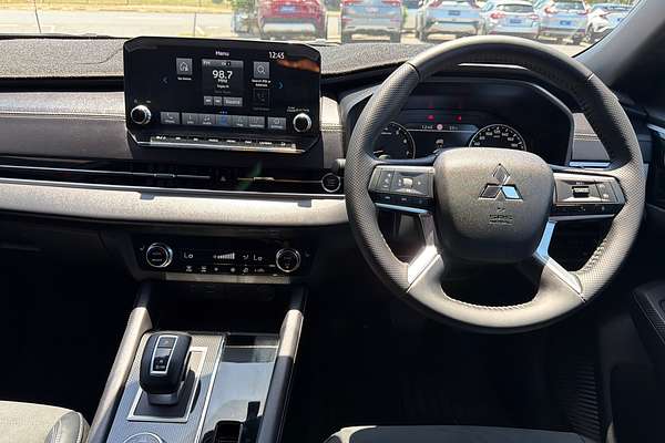 2024 Mitsubishi Outlander Black Edition ZM