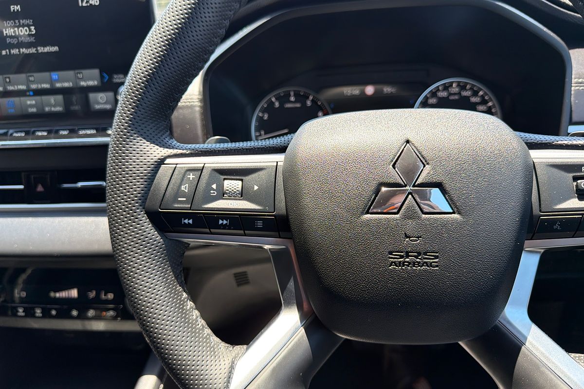2024 Mitsubishi Outlander Black Edition ZM