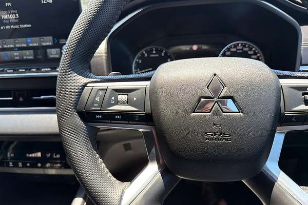 2024 Mitsubishi Outlander Black Edition ZM